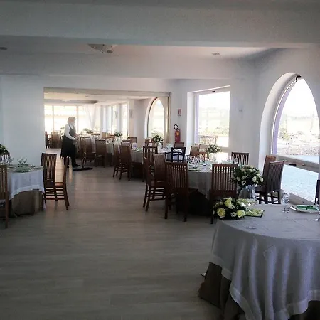 Santa Tecla Palace فندق أتشيريالي