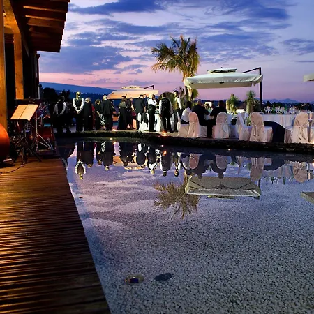 Santa Tecla Palace أتشيريالي