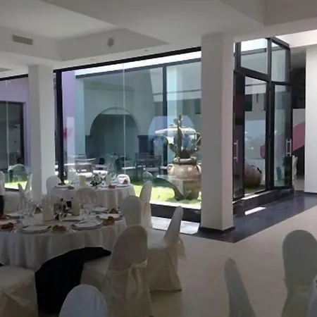 Santa Tecla Palace فندق أتشيريالي