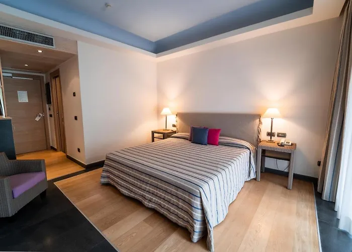 圣特克拉皇宫酒店 酒店 阿奇雷亚莱