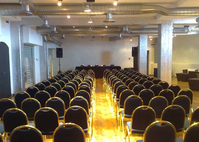 圣特克拉皇宫酒店 酒店 阿奇雷亚莱