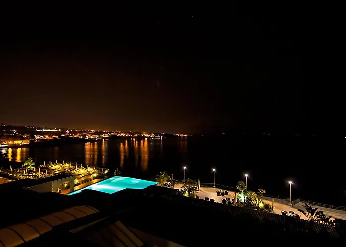 圣特克拉皇宫酒店 4* 阿奇雷亚莱