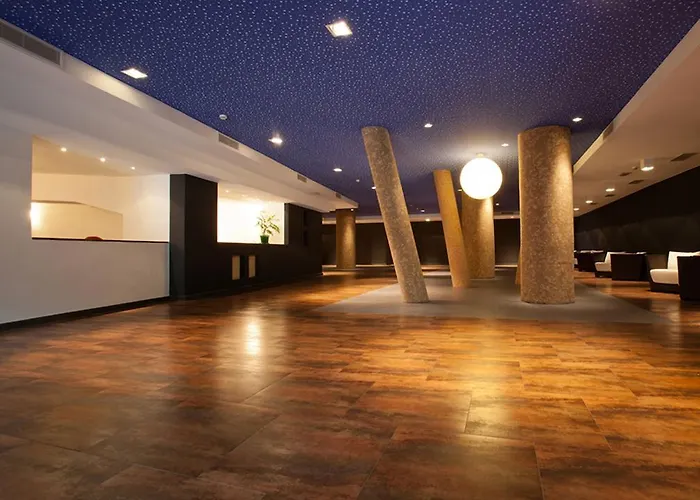 圣特克拉皇宫酒店 酒店 阿奇雷亚莱