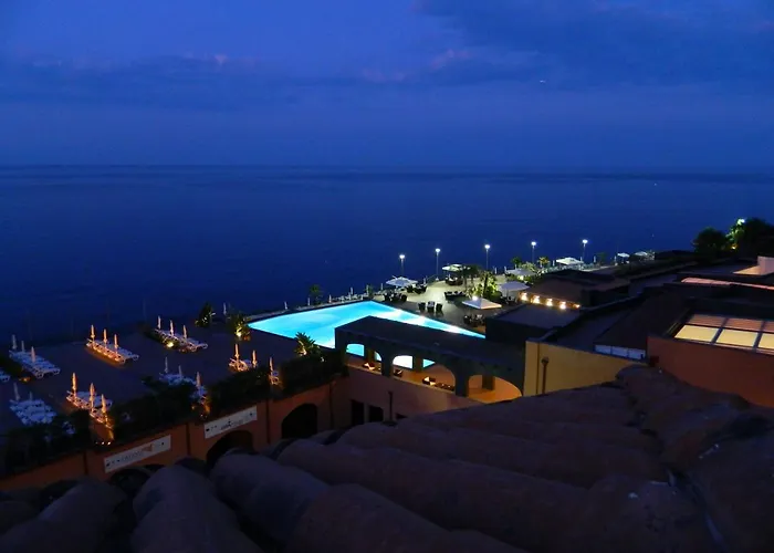 圣特克拉皇宫酒店 4* 阿奇雷亚莱